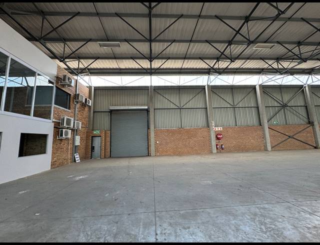 1,350M² WAREHOUSE TO LET IN JET PARK